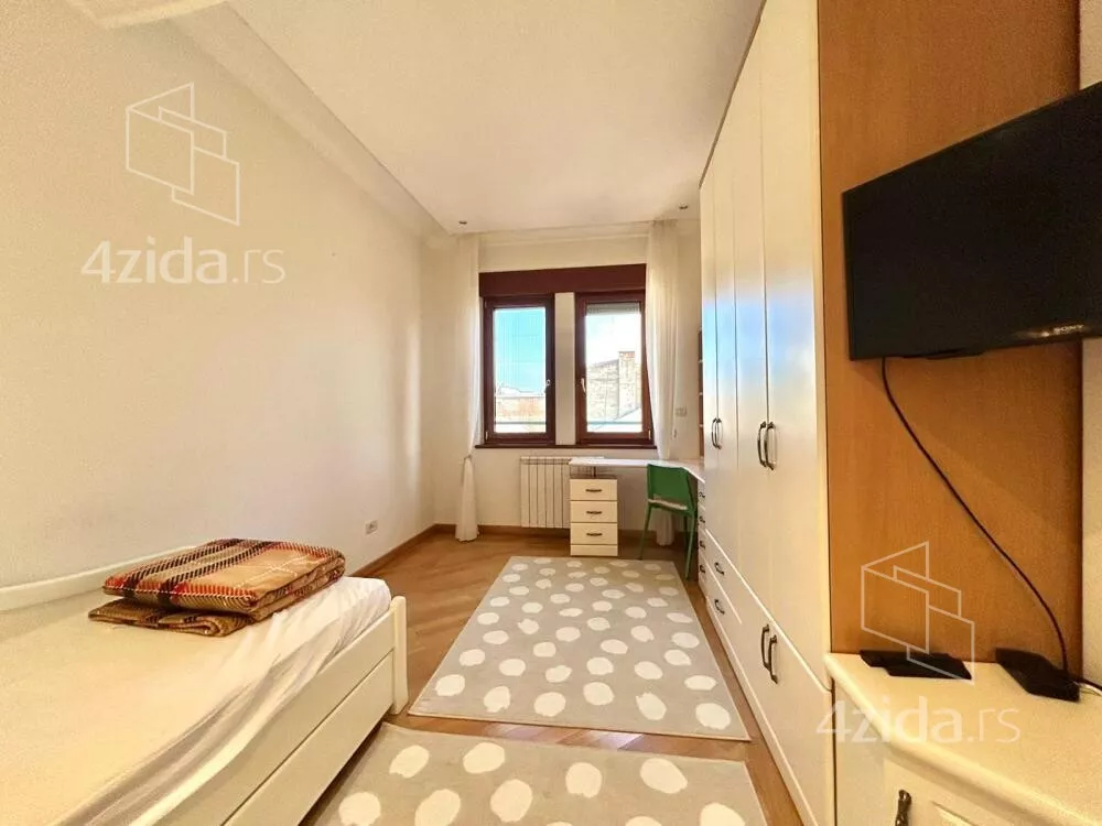 Četvoroiposoban stan | 4zida