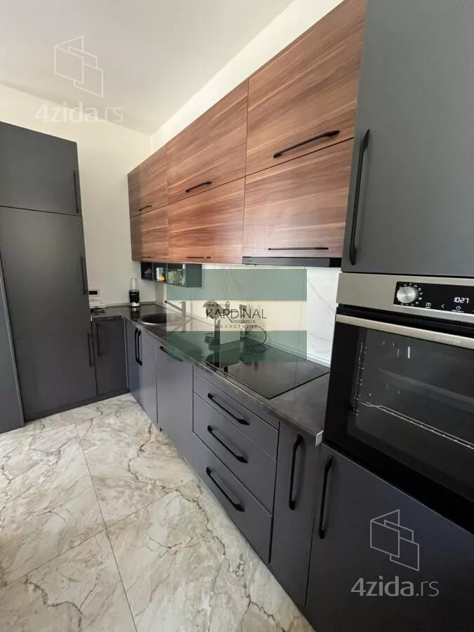 Petosoban stan | 4zida