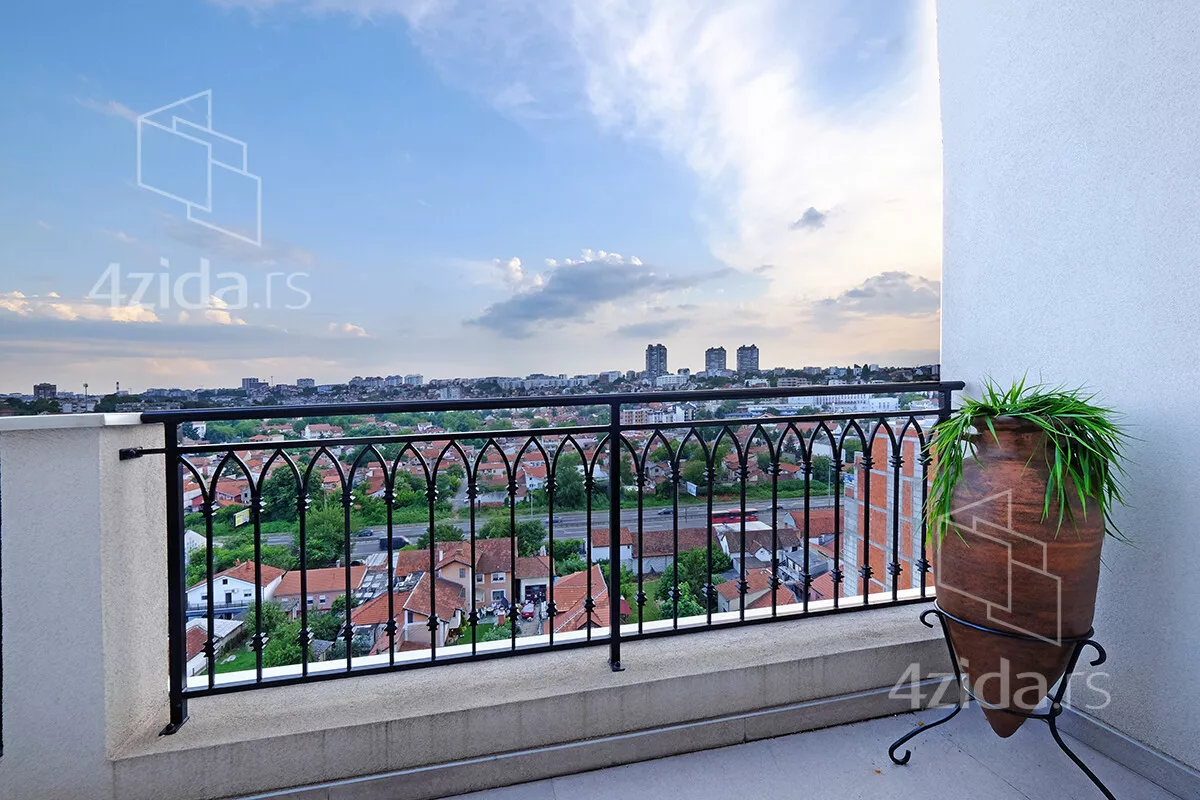 Šestosoban stan | 4zida