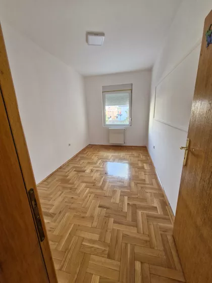 Stojana Novakovića 83 | 4zida.rs