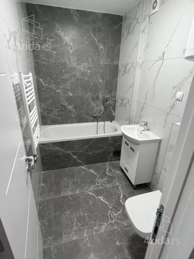Šestosoban stan | 4zida
