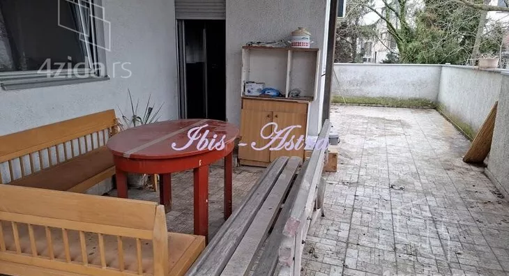 Troiposoban stan | 4zida