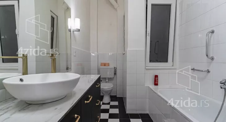 Četvoroiposoban stan | 4zida