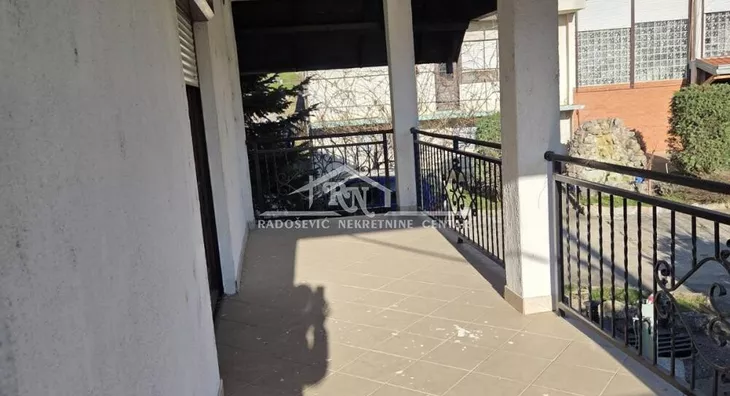 Petoiposoban stan | 4zida