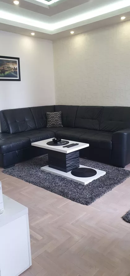 Pravni fakultet - Vračar | 4zida.rs