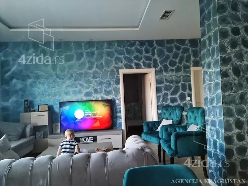 Poslovna zgrada | 4zida