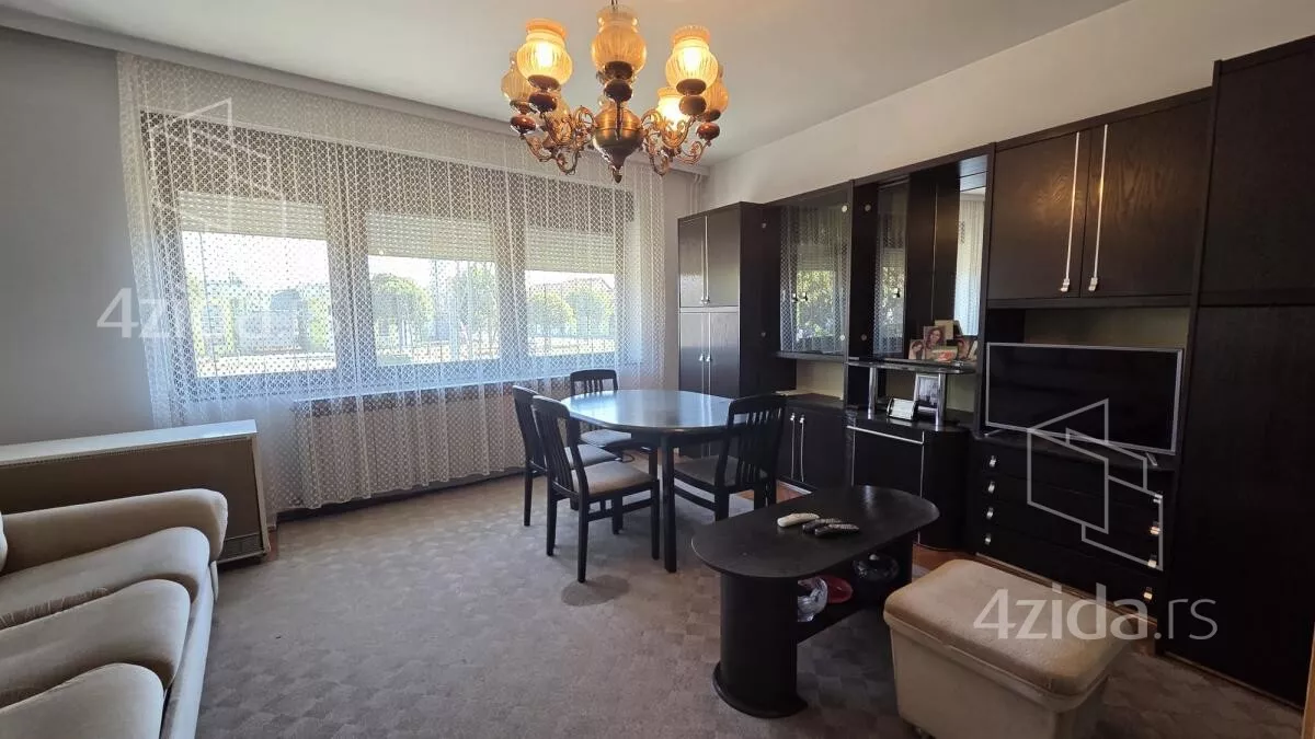 Дом · 186 m² · Bač