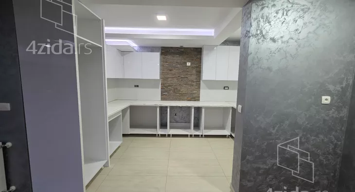 Četvoroiposoban stan | 4zida