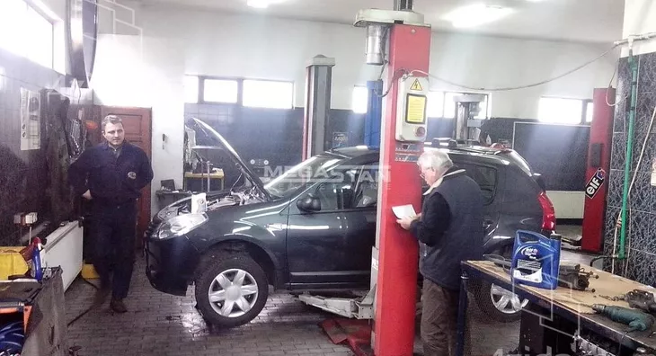 Poslovna zgrada | 4zida