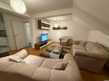 Justina Popovića | 4zida.rs