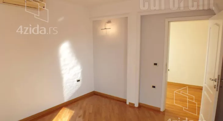 Sedmosoban stan | 4zida