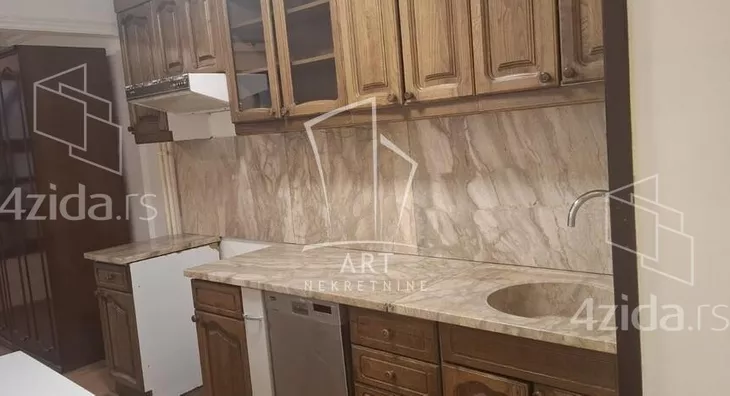 Četvoroiposoban stan | 4zida