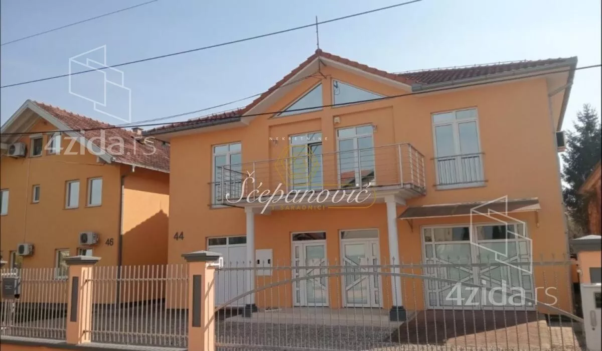 Poslovna zgrada | 4zida