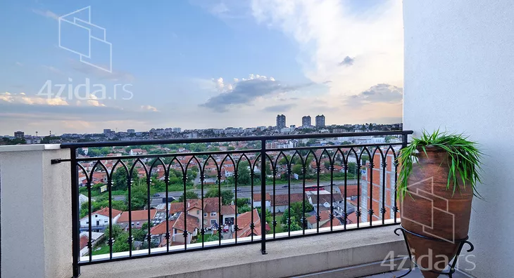 Šestosoban stan | 4zida