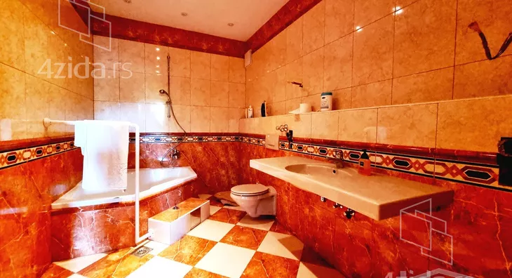 Petoiposoban stan | 4zida