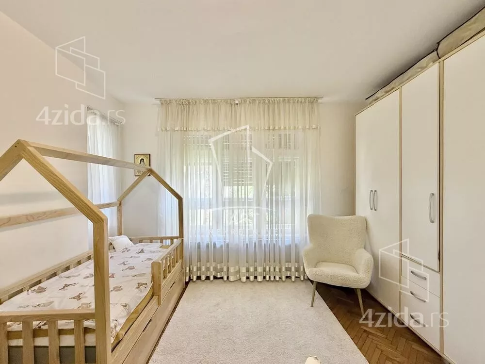 Petosoban stan | 4zida