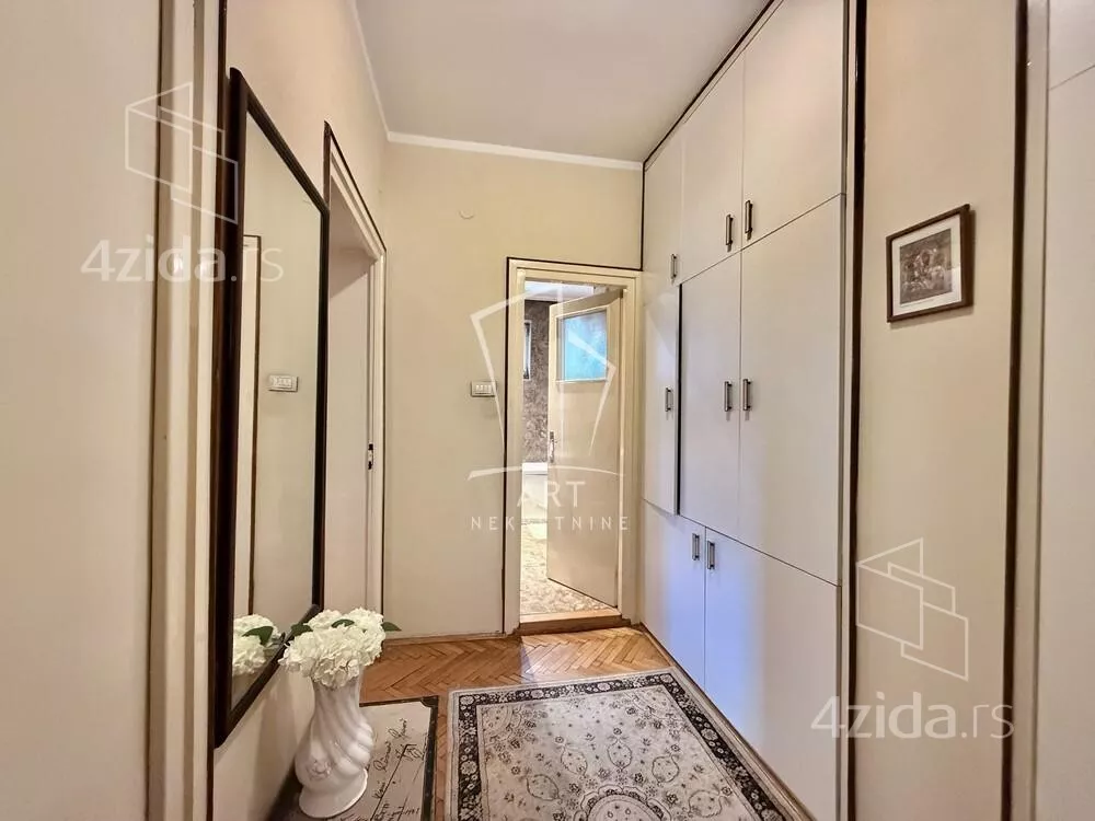 Petoiposoban stan | 4zida