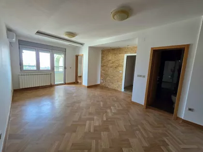 Vašarište | 4zida.rs