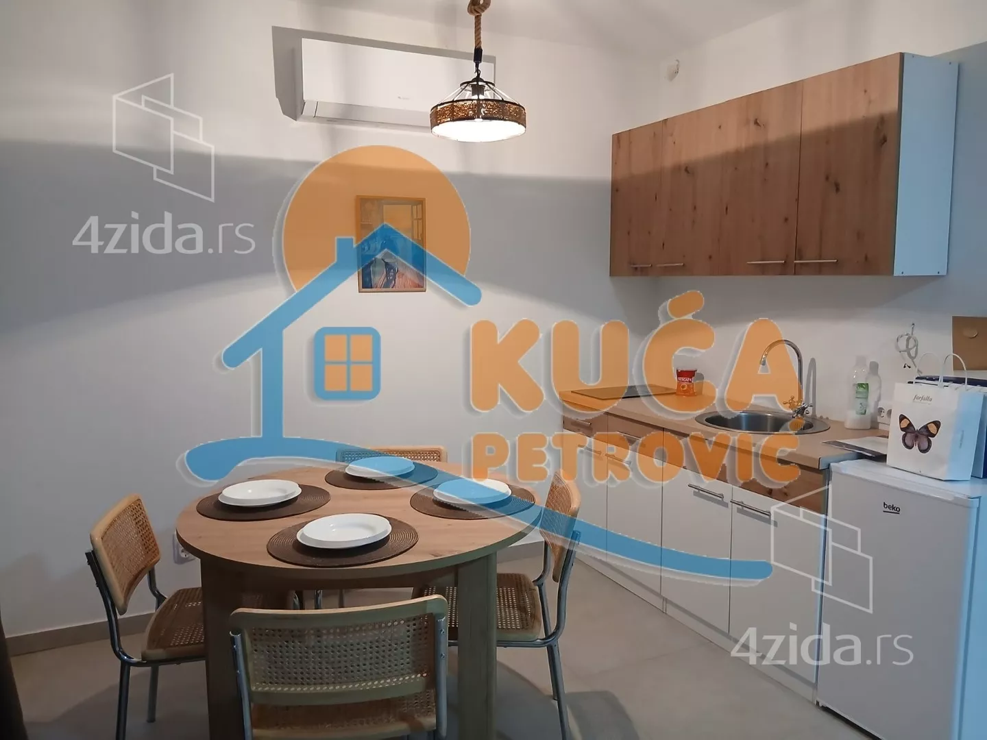 Jednoiposoban stan | 4zida