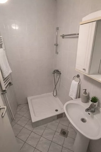 Feješ Klare | 4zida.rs