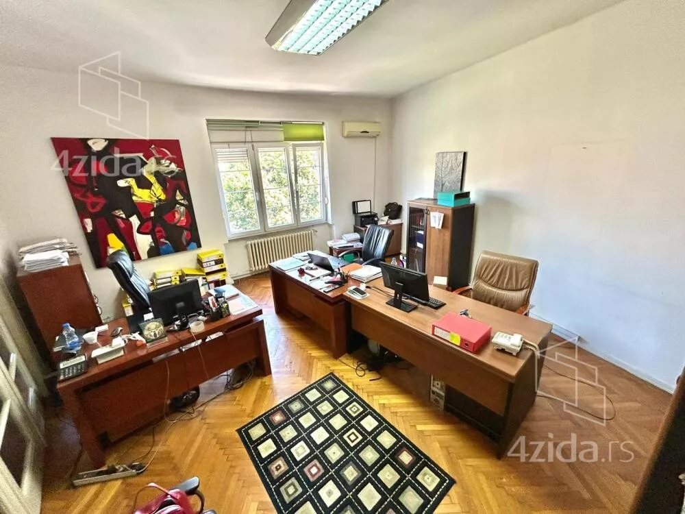 Četvoroiposoban stan | 4zida