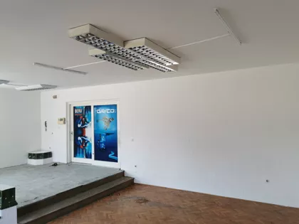 50 m2 prodajni + 250  m2 magacinski | 4zida.rs