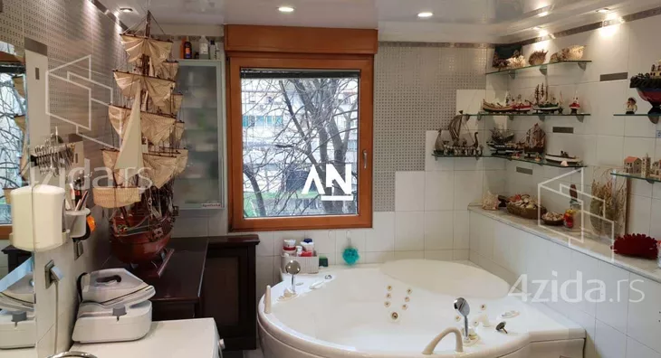 Petosoban stan | 4zida