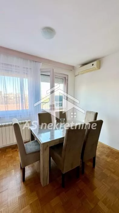 Autokomanda | 4zida.rs